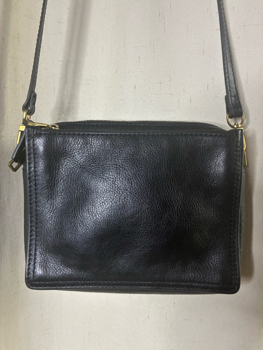 Fossil Black Leather Crossbody Bag Small Adjustable Strap Gold Hardware - Picture 4 of 5